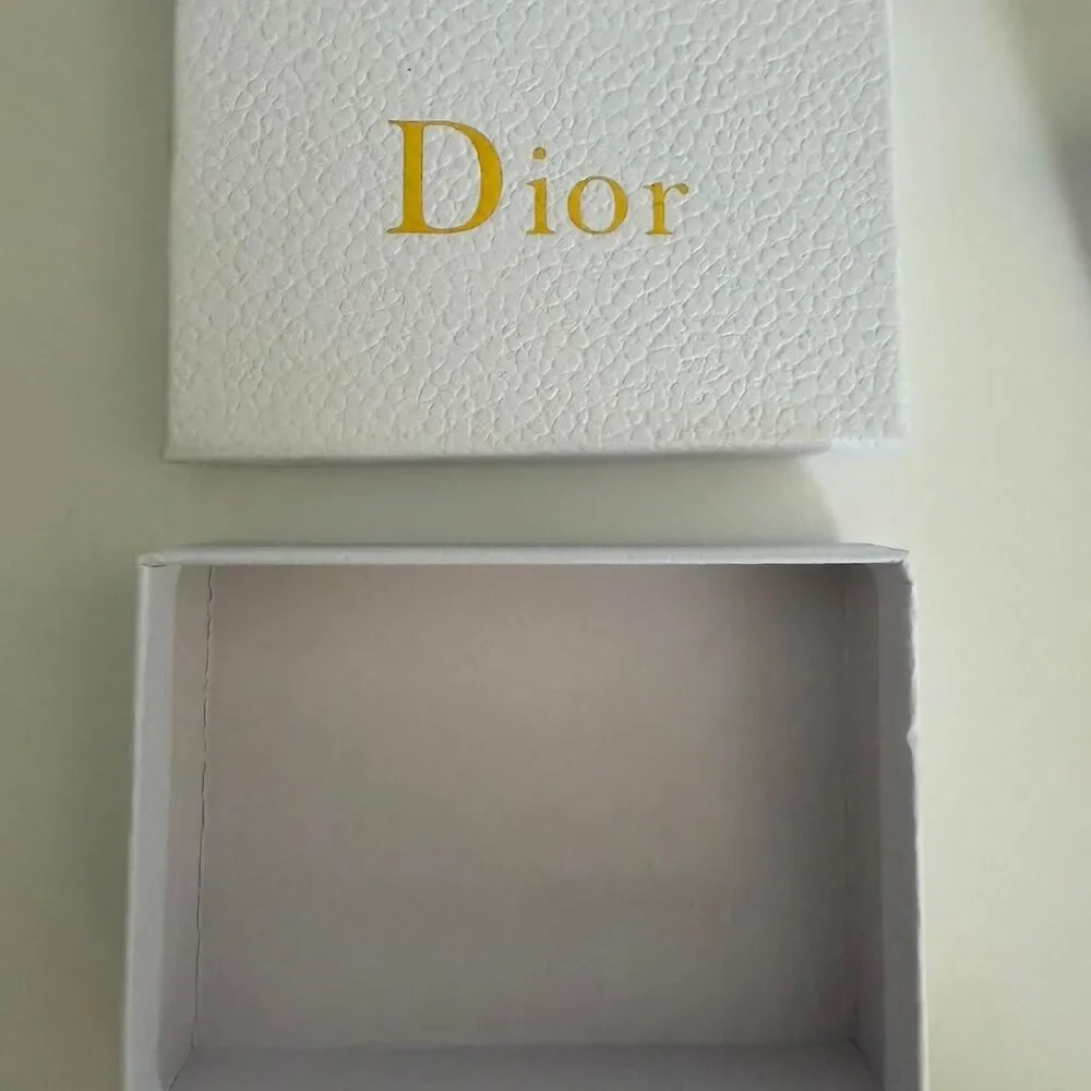 Dior wallet gifting